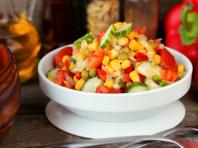 Salada de milho, ervilha, pepino com maionese