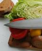 כיצד להשחיז נכון סכינים עם אבן משחזת: ייעוץ מומחה לסכיני מטבח וצייד חדים לחלוטין